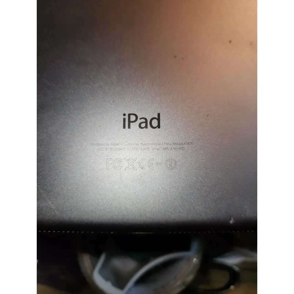 Apple iPad Black Front White Screen